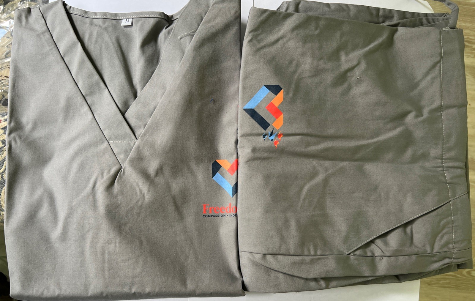 Women V-neck Top & Jogger Pants with Drawstring Medical Nursing Uniform Set-M