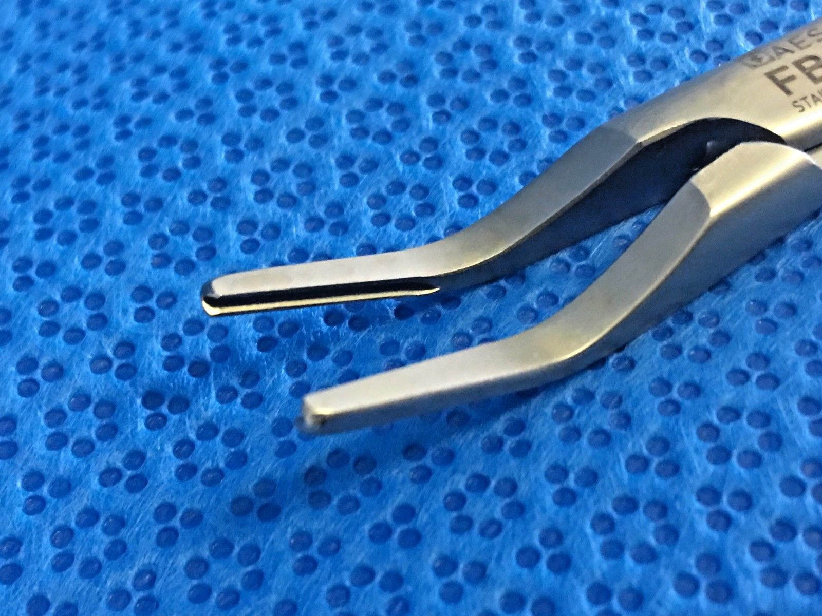 Aesculap FB246R Large Clip Applier for Open Surgery 25° Up, 30 Day Warranty.
