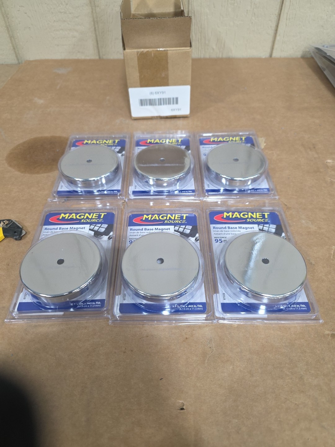 Magnet Source 6XY91 Round Base Magnet 95 Lb Pull 3.2 In. Diameter .445 In. Thick