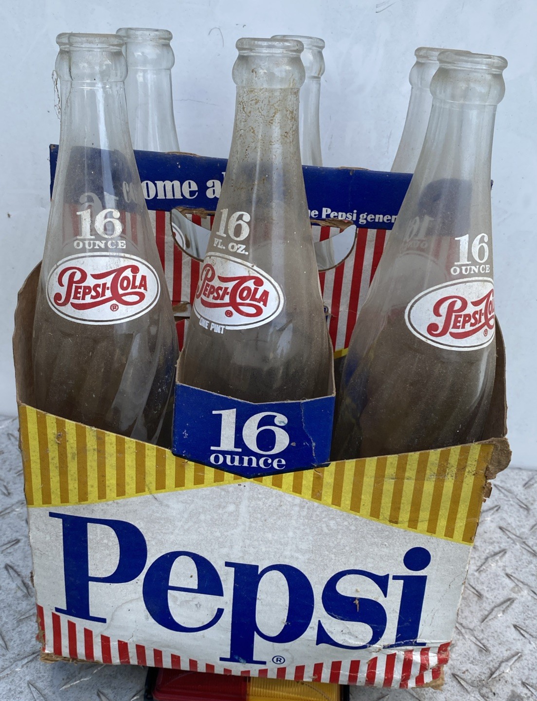 6 Vintage1960-70S Pepsi Cola Soda Pop 16oz Twist Bottles in Six Pack Carrier