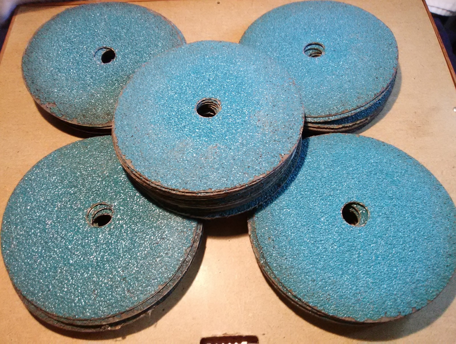 5 Dozen Vintage Norton F826 Zirconia Alumina Fiber Discs -7 x 7/8″ – 24 Grit – 3