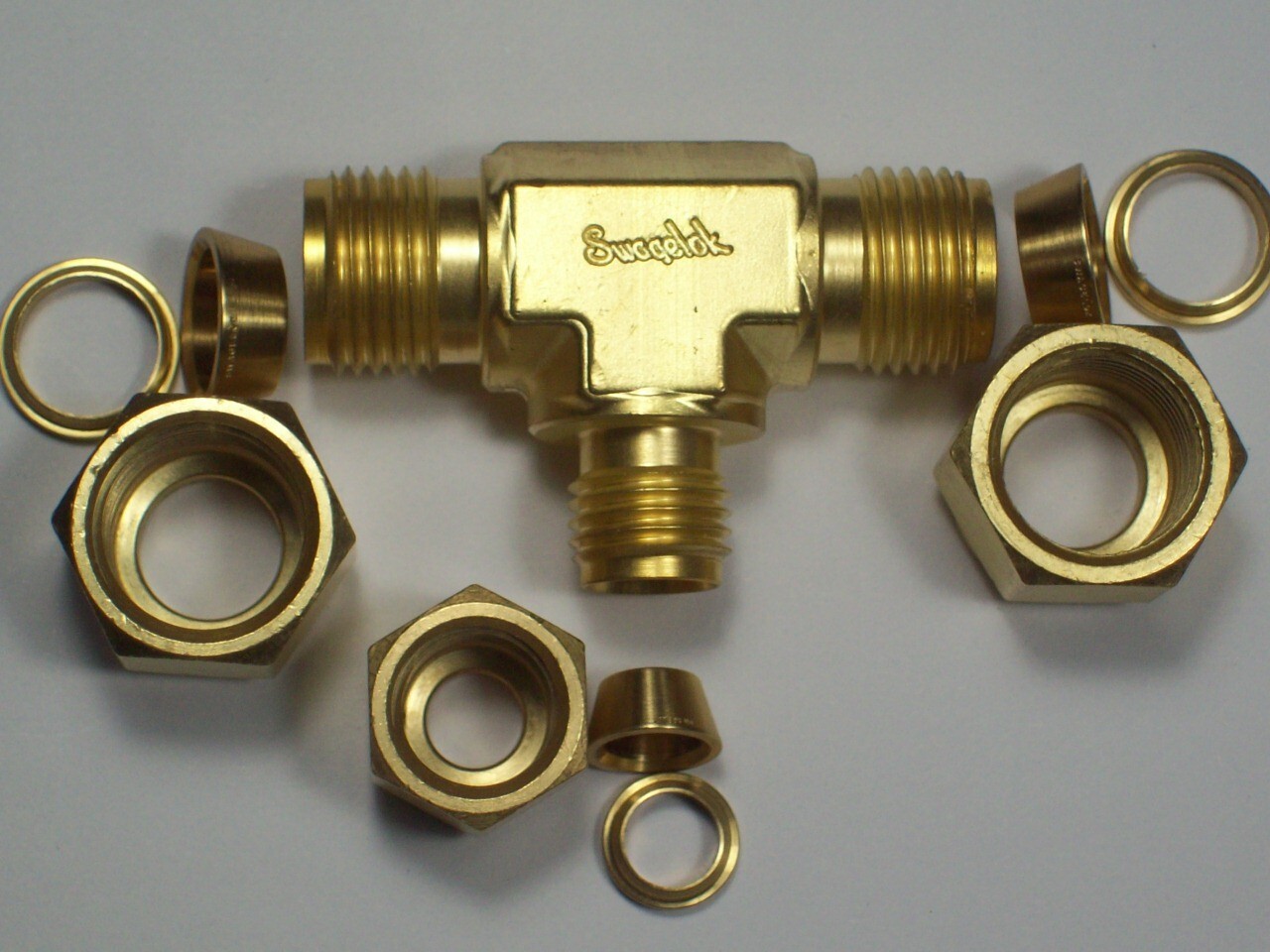 1 – Swagelok Brass Reducing Tee, 3/8″ Tube x 1/4″ Tube x 3/8″ Tube, B-600-3-6-4