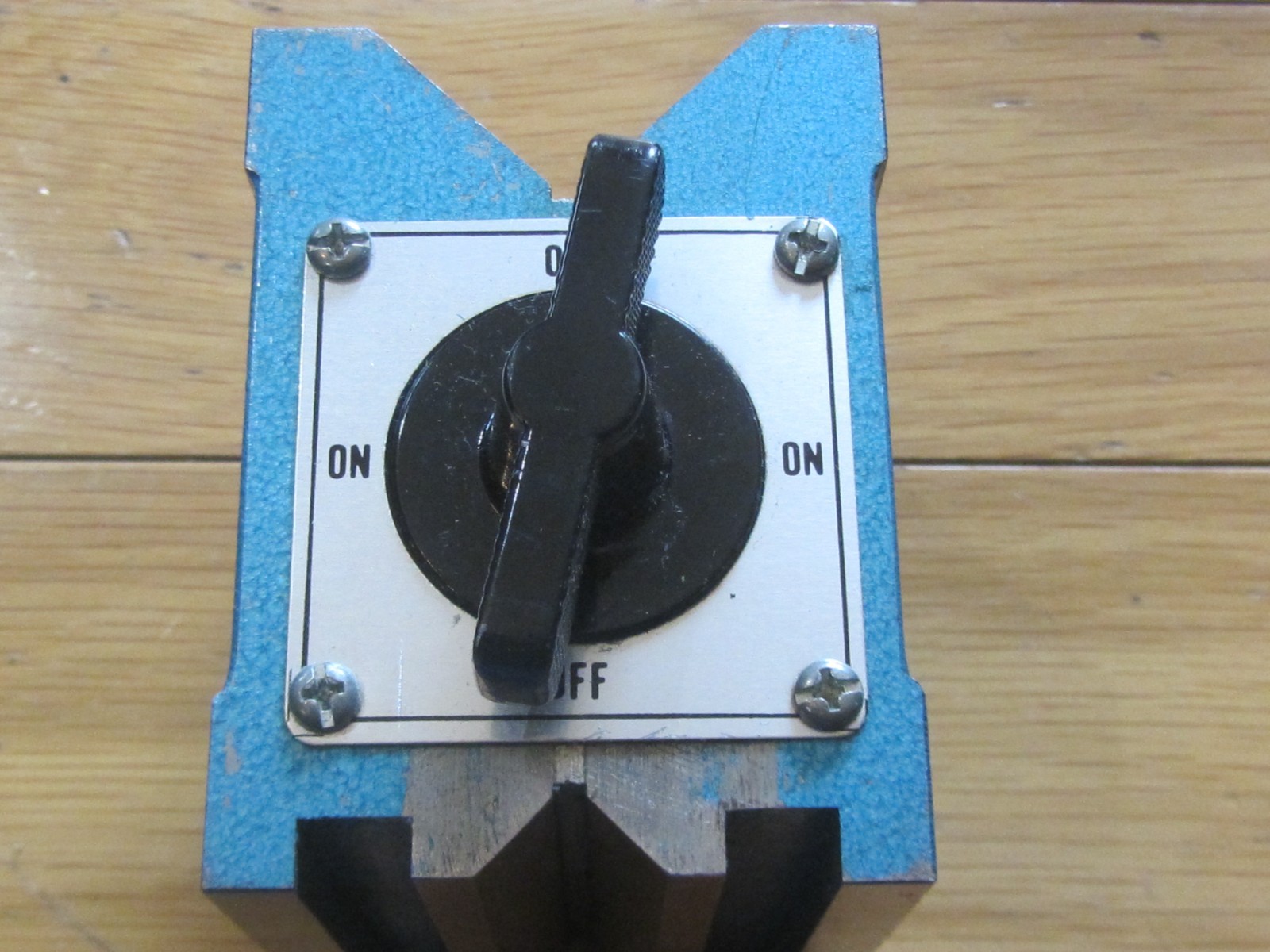 Magnetic V Block Holder Magnetic Holder Made in Taiwan! MINT & COOL! No. 80652!