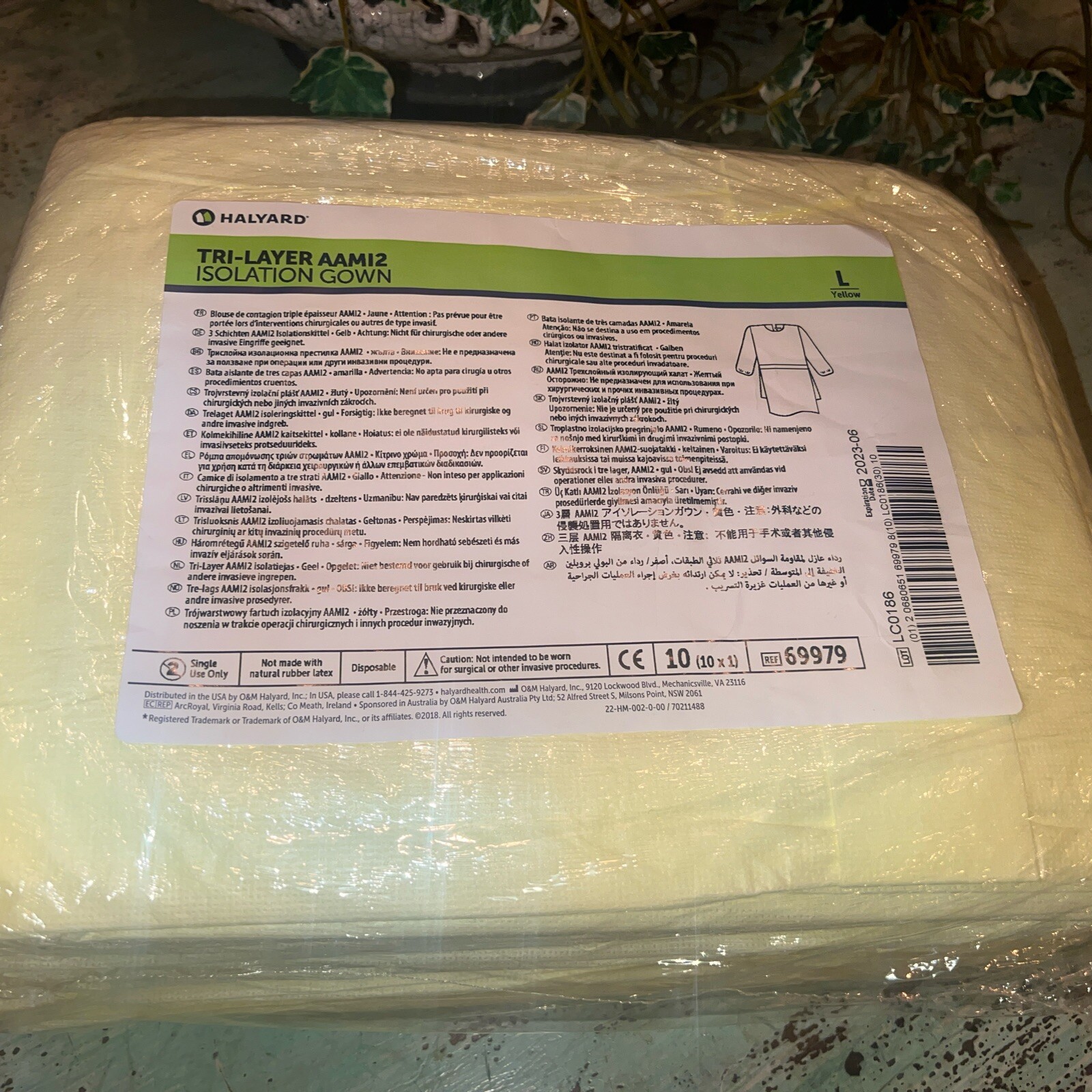 Halyard 69979 TRI-Layer AAM12 Isolation G o w n, Yellow, L – Bag of 10