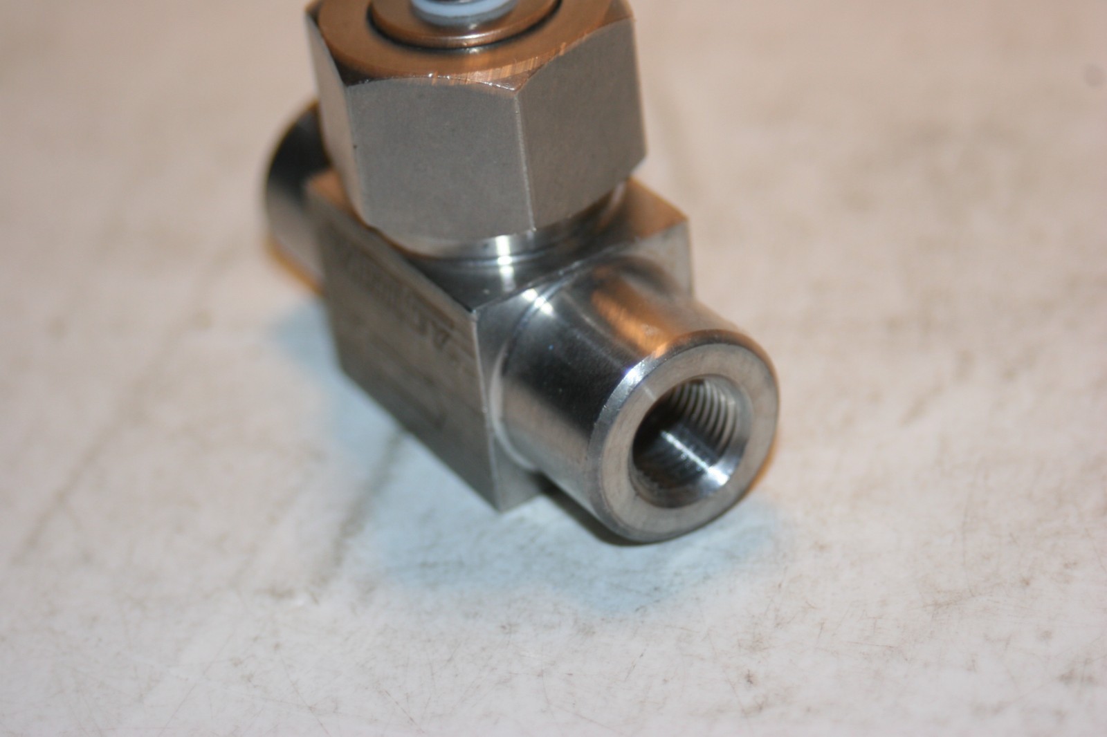1/8 FNPT 316ss 50‑Series Lift Check Valve Whitey / Swagelok SS-53F2-1049A